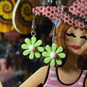 Adorable Handmade Fun Flower Earrings in Green and Pink NWT